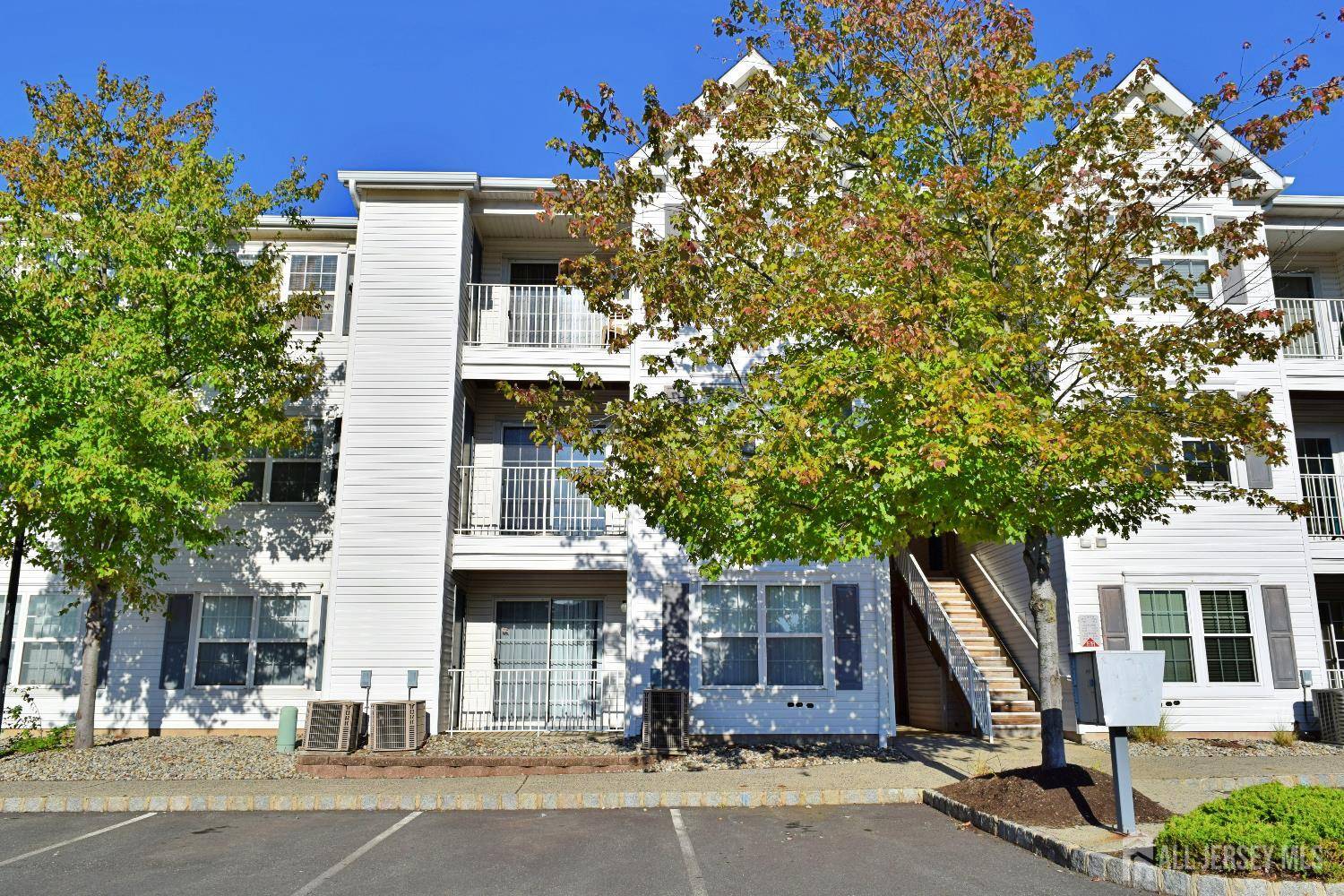 1724 Waterford DR, Edison, NJ 08817