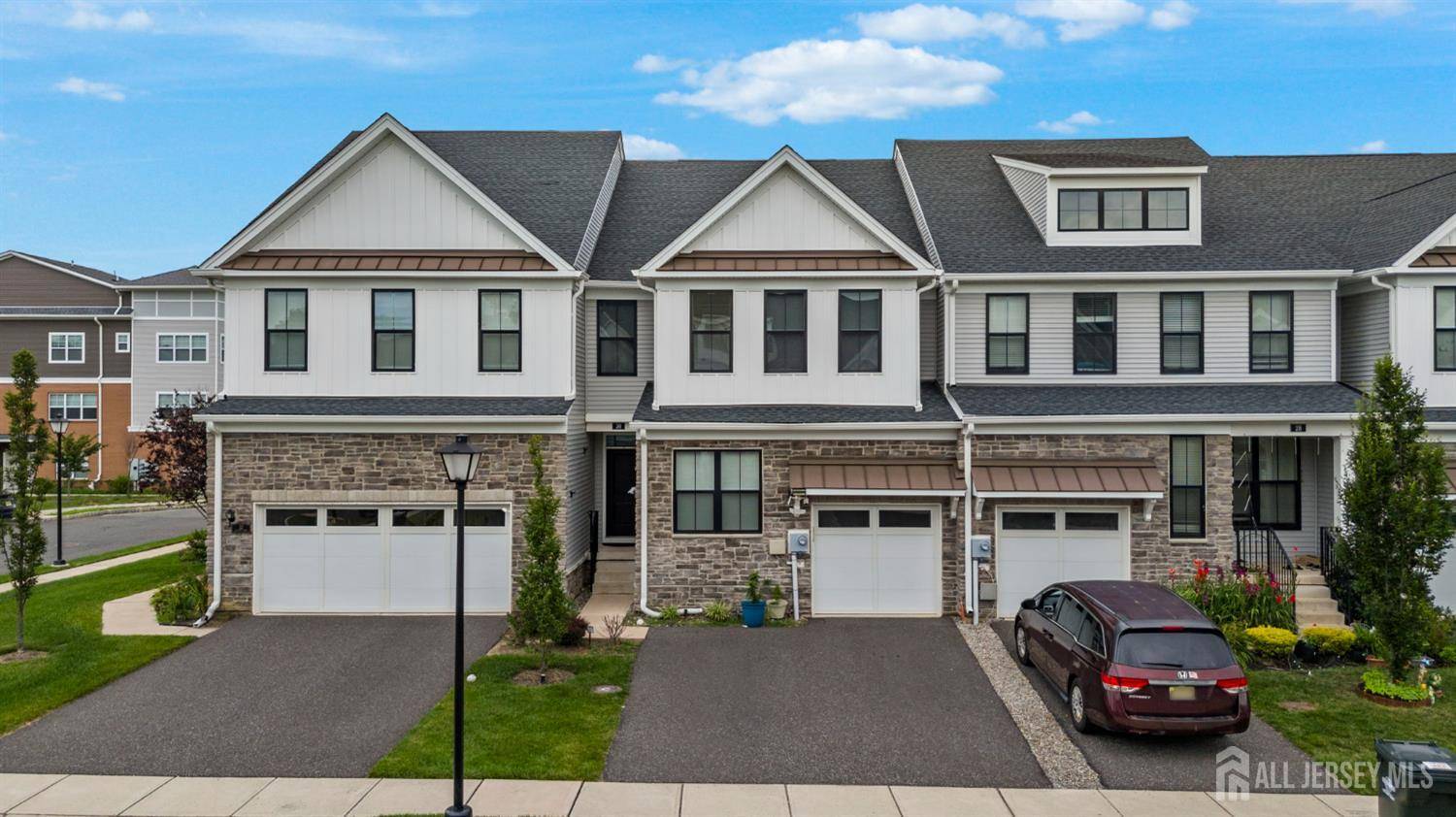 30 Clover LN, Monroe, NJ 08831