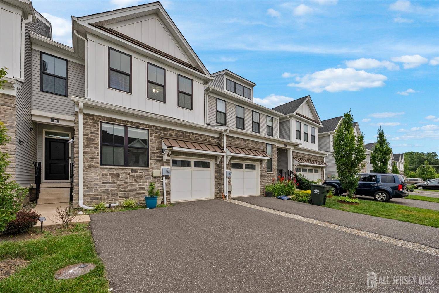 Monroe, NJ 08831,30 Clover LN