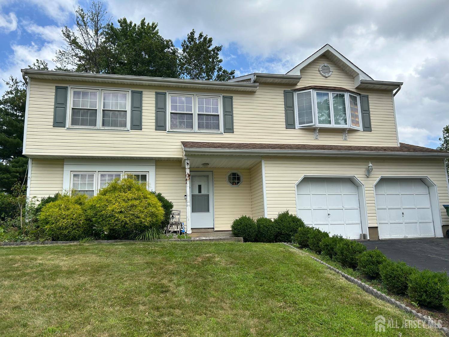 Edison, NJ 08820,26 Netherwood CIR