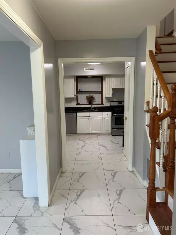 Edison, NJ 08820,26 Netherwood CIR