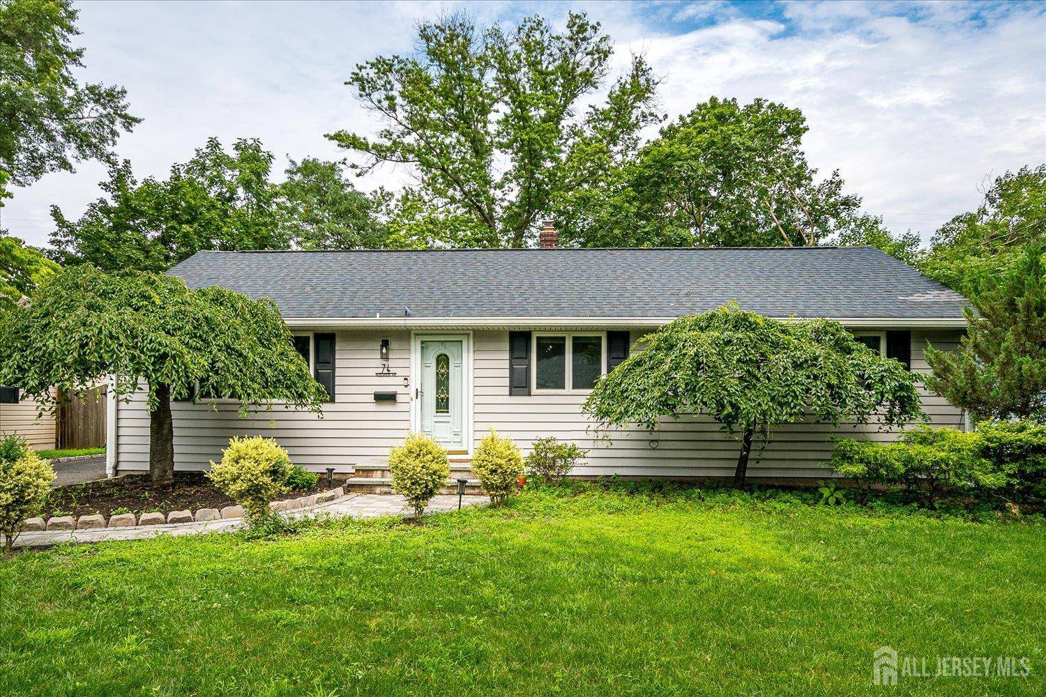 74 Hazelwood AVE, Metuchen, NJ 08840