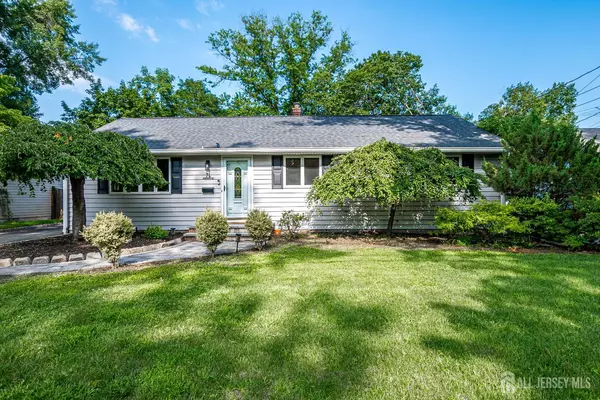 74 Hazelwood AVE, Metuchen, NJ 08840