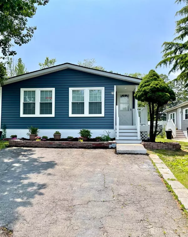 21 Forest DR, Manalapan, NJ 07726