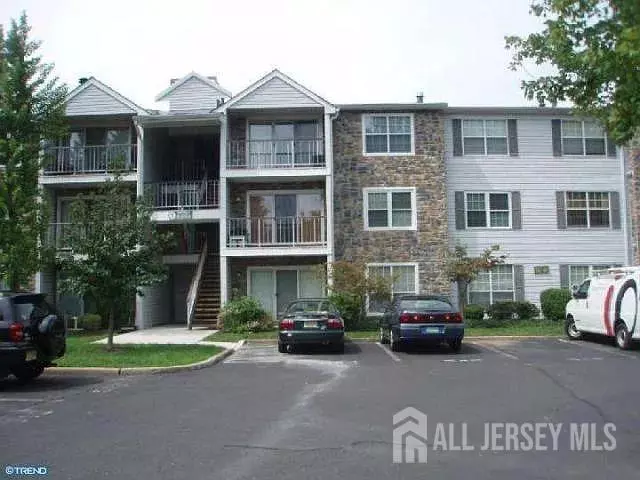 Hamilton, NJ 08619,40 Holly CT