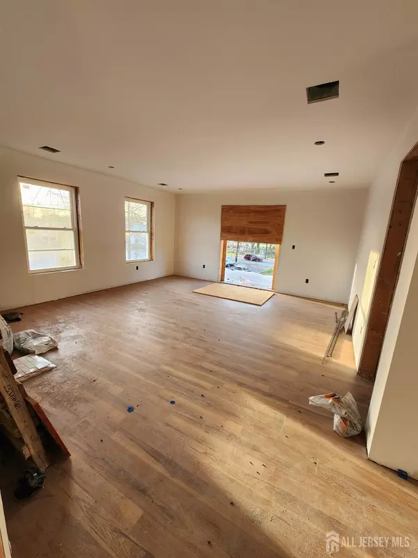 Edison, NJ 08817,10 Myrtle ST