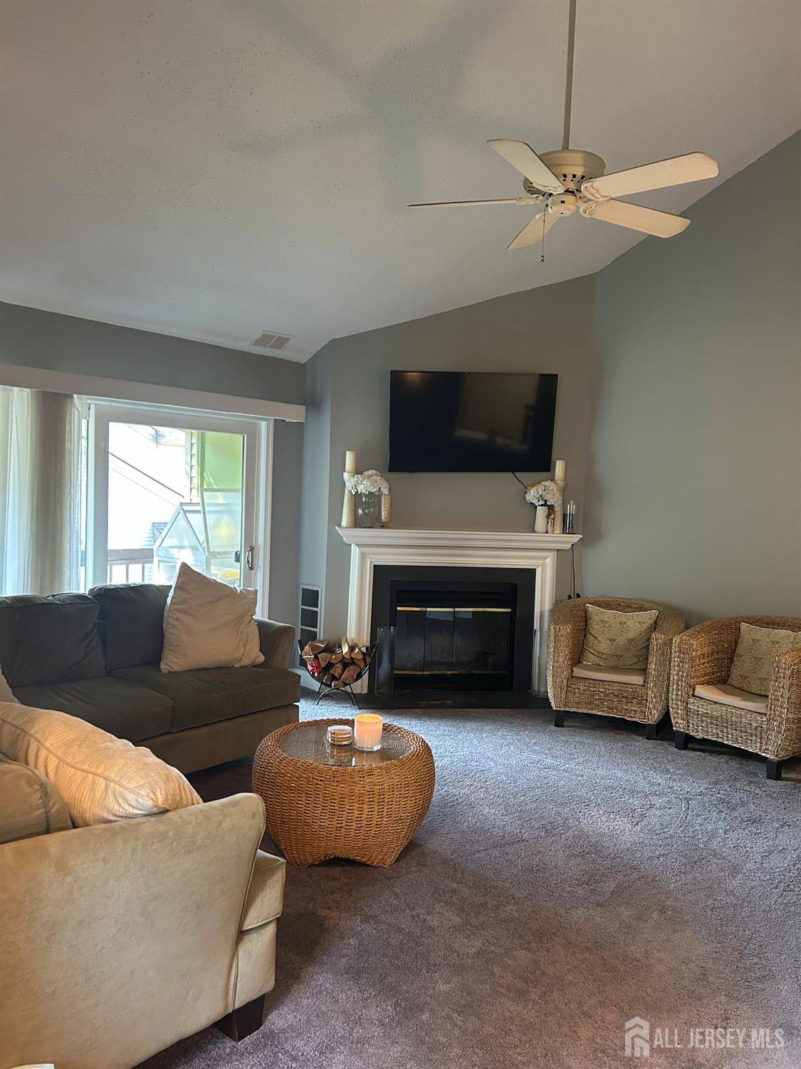 Parlin, NJ 08859,715 Sunshine CT