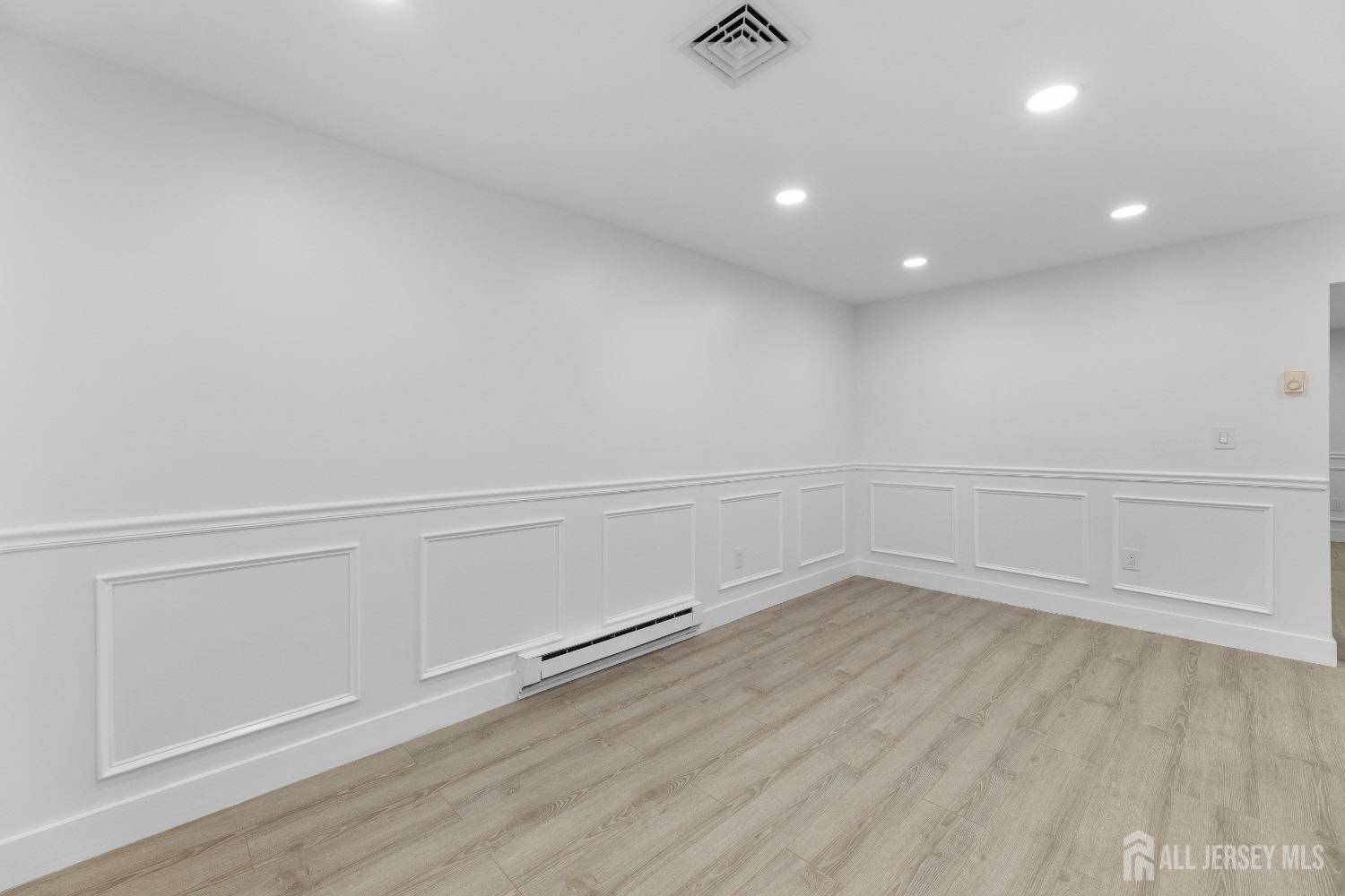 Freehold, NJ 07728,164 Cours De Clemenceau #E