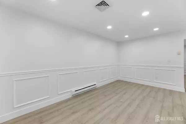 Freehold, NJ 07728,164 Cours De Clemenceau #E