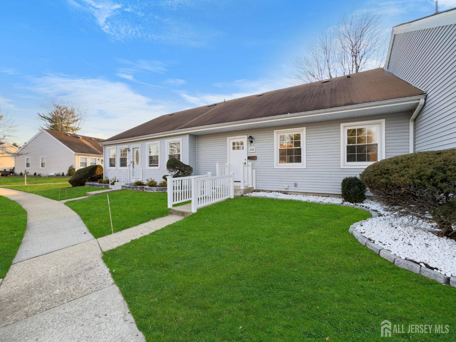 Freehold, NJ 07728,164 Cours De Clemenceau #E