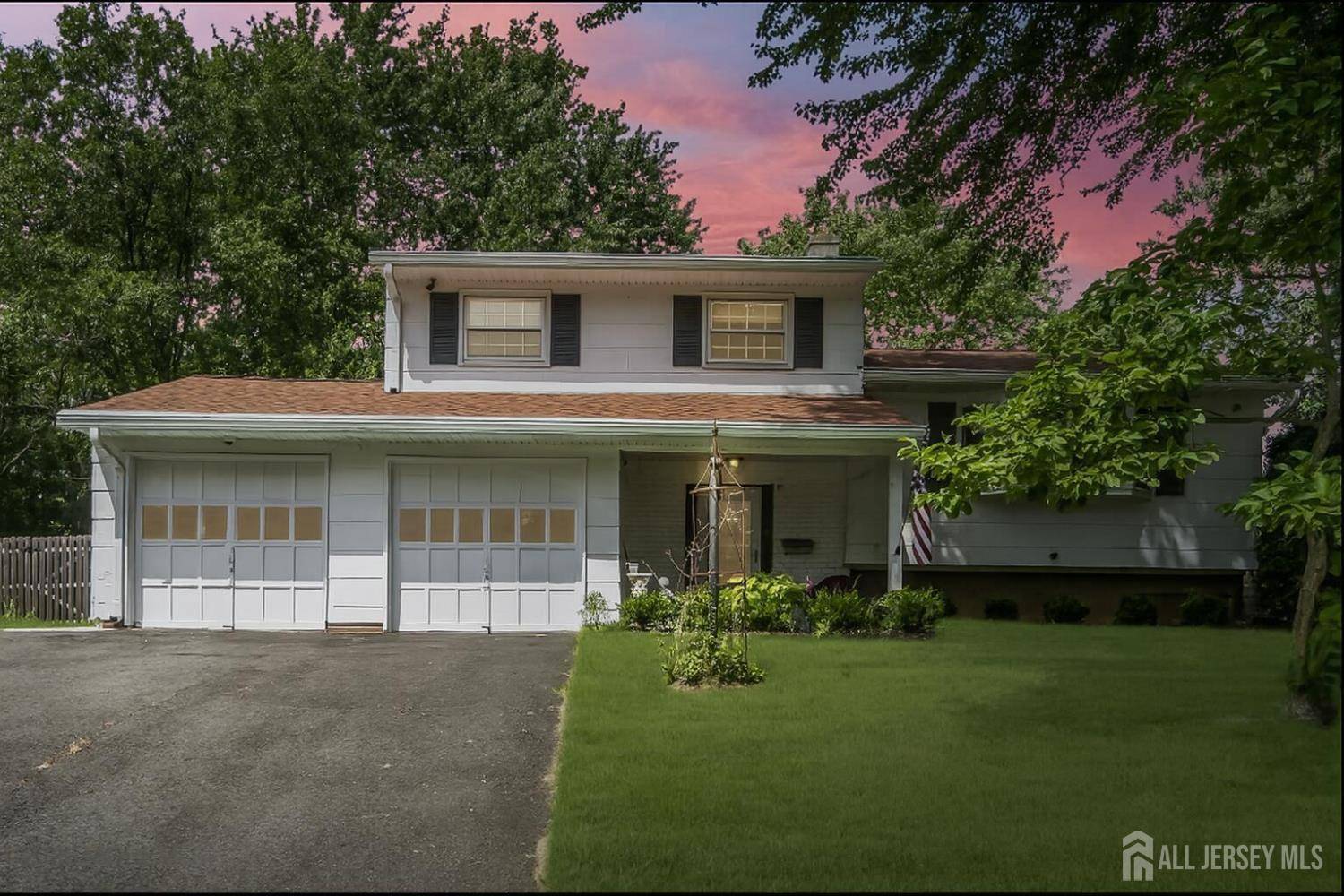 22 Colonial DR, Matawan, NJ 07747