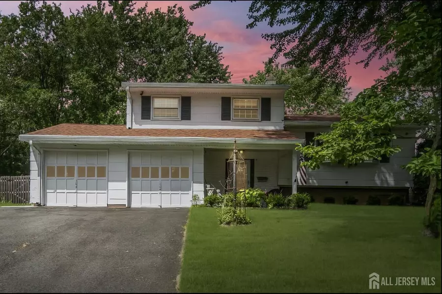 22 Colonial DR, Matawan, NJ 07747