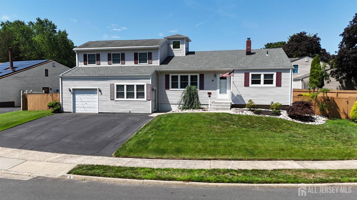 6 Nancy CIR, Edison, NJ 08817