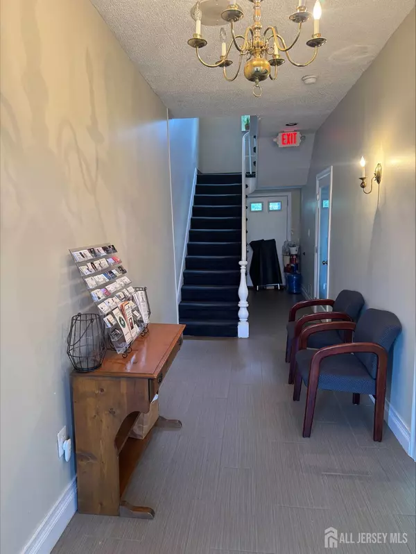 Spotswood, NJ 08884,353 Main ST