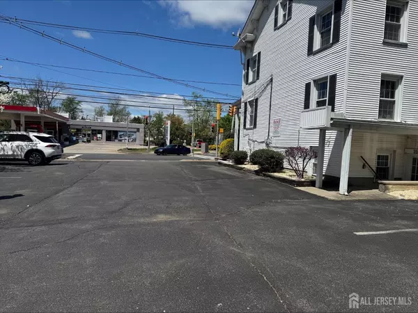 Spotswood, NJ 08884,353 Main ST