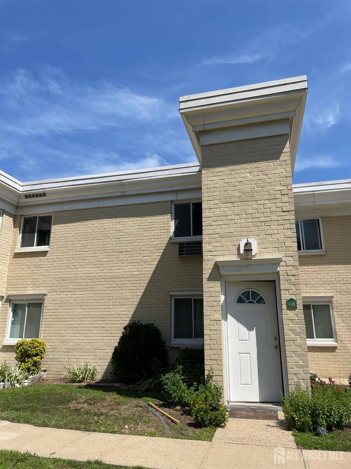 East Brunswick, NJ 08816,13 Lake AVE #6B