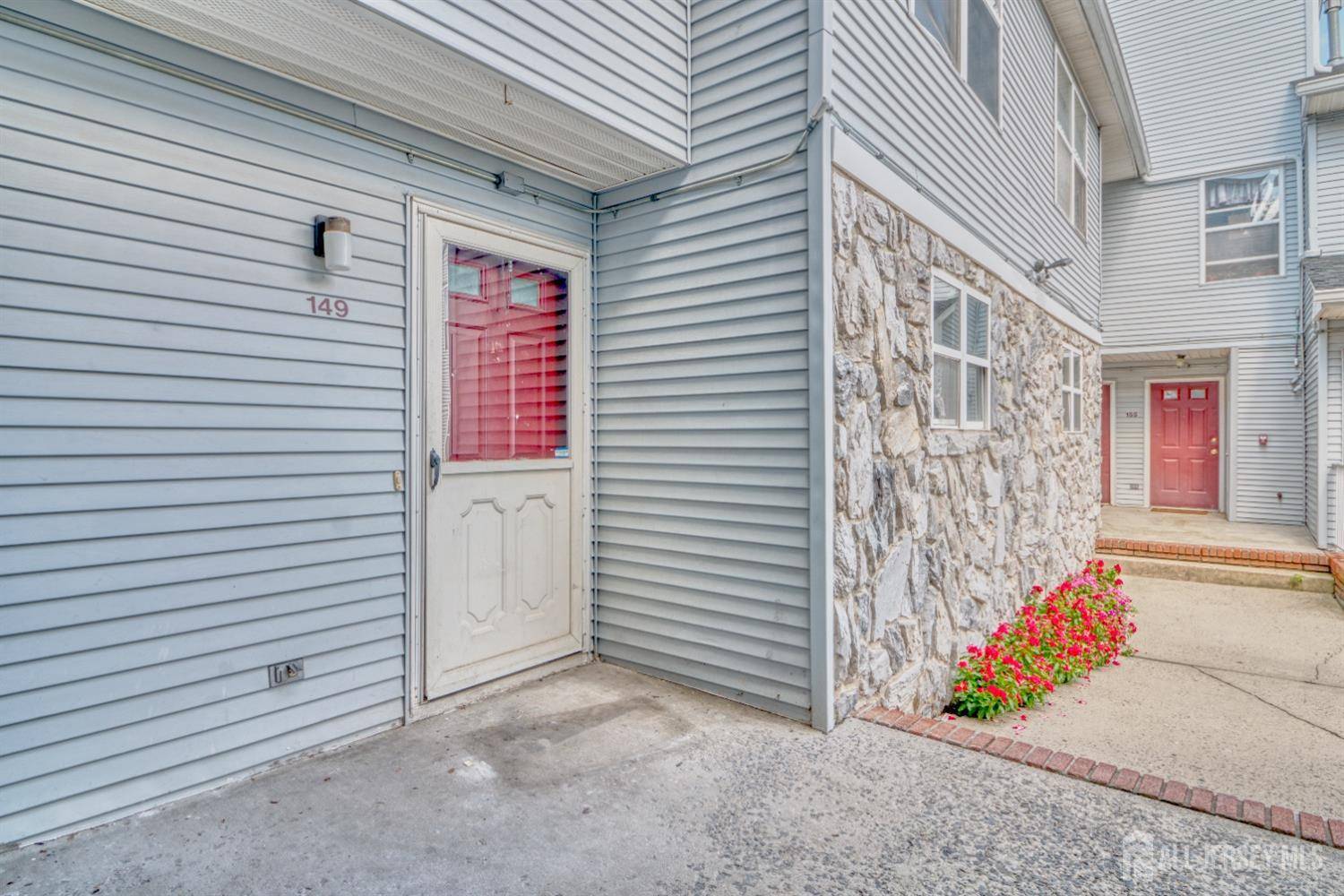 149 Keswick DR, Piscataway, NJ 08854