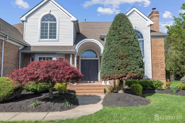 4 Stults DR, Plainsboro, NJ 08536