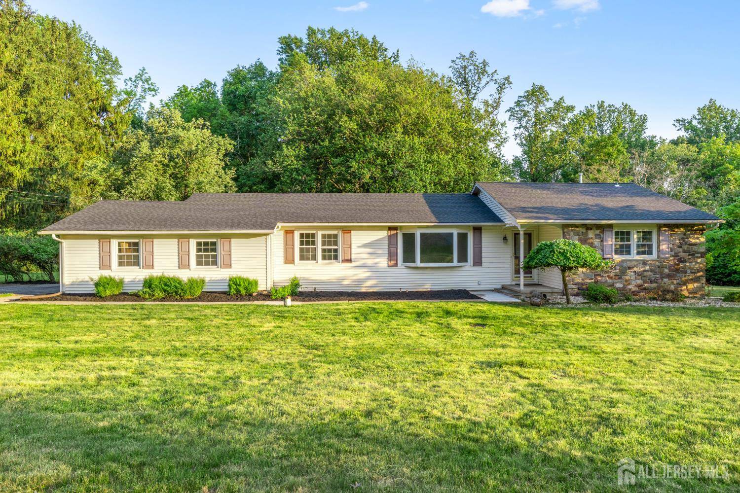 4 Hickory TRL, Flemington, NJ 08822