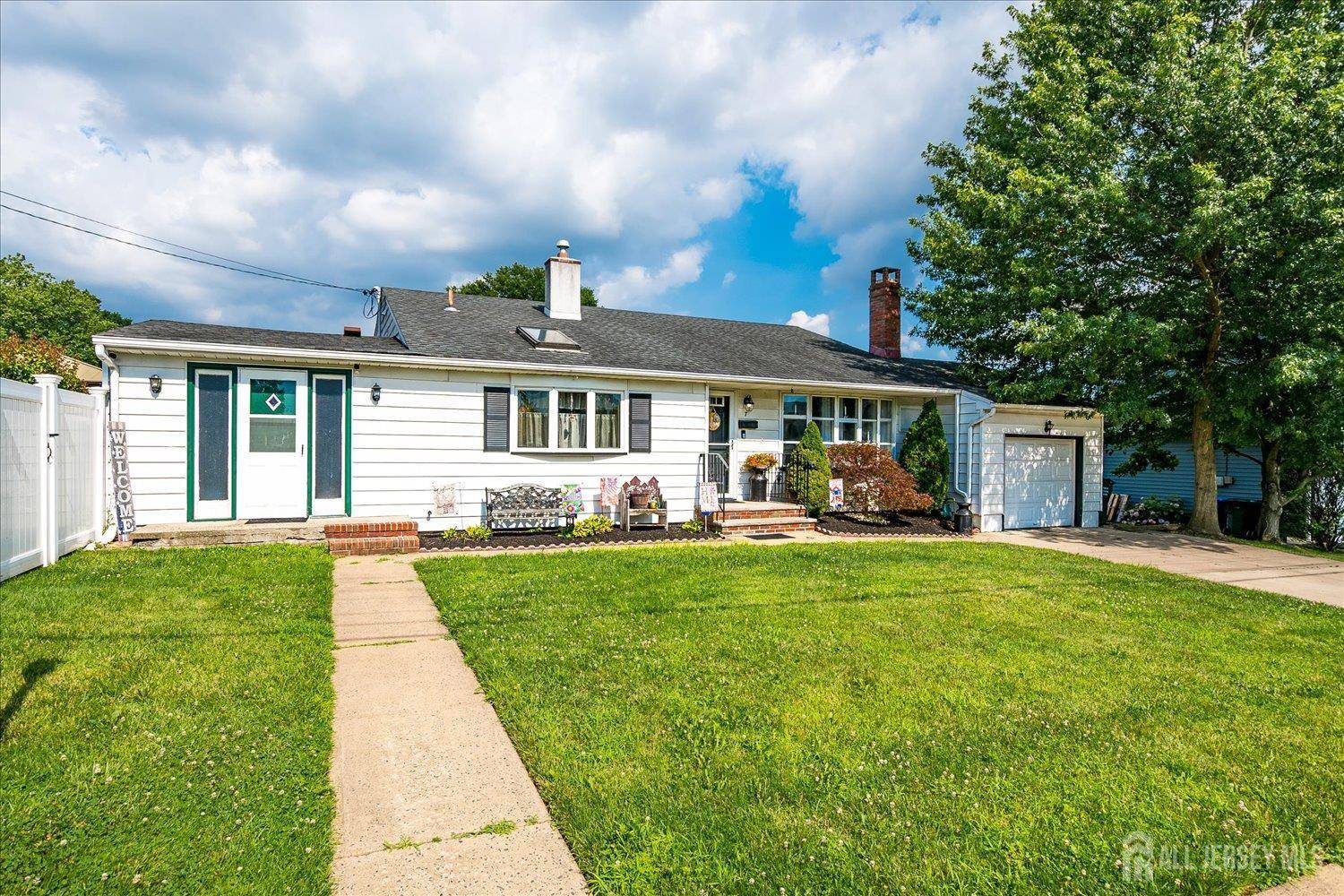 Colonia, NJ 07067,7 Caroline PL