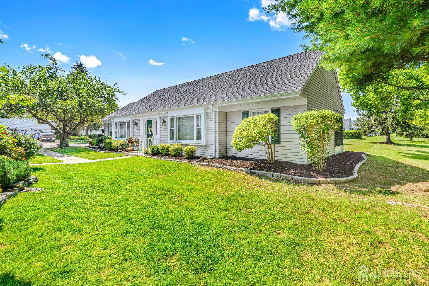 Monroe, NJ 08831,581 Old Nassau RD #B