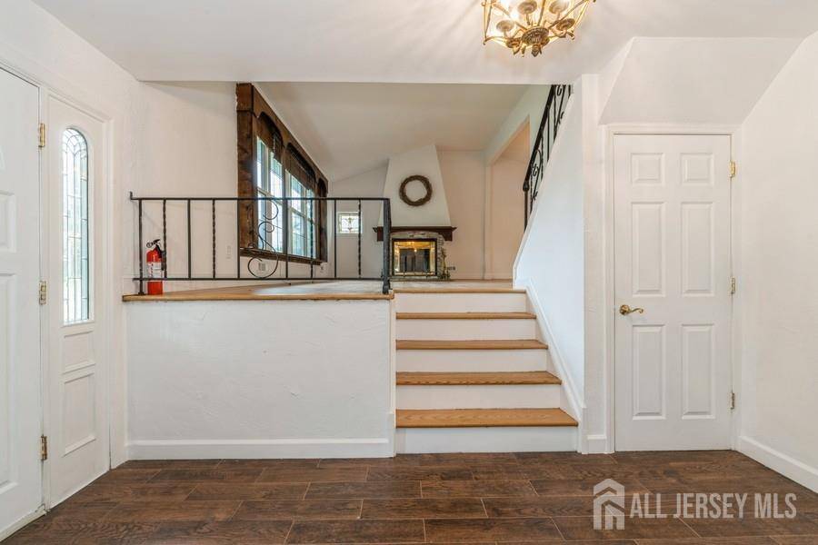 East Brunswick, NJ 08816,42 Corona RD