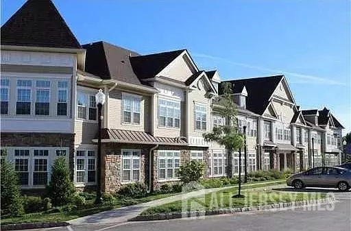 East Brunswick, NJ 08816,4207 Cedar Village BLVD