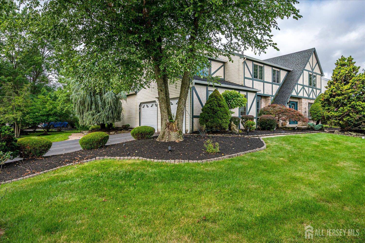 South Brunswick, NJ 08824,1 Hamilton CT