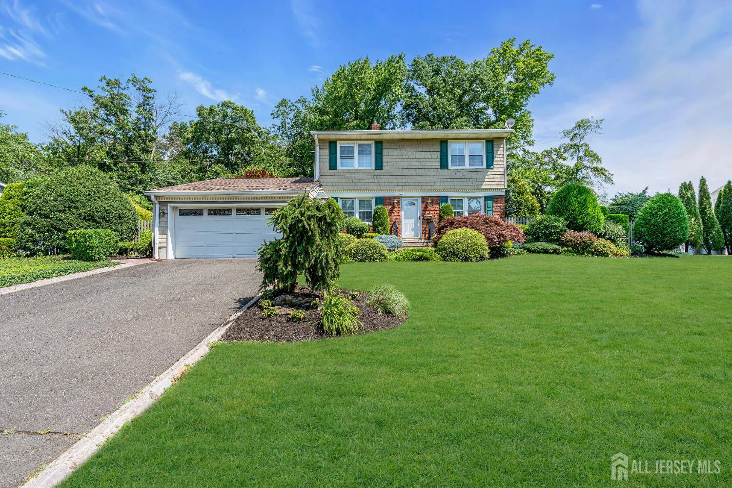 Matawan, NJ 07747,30 Daniel DR