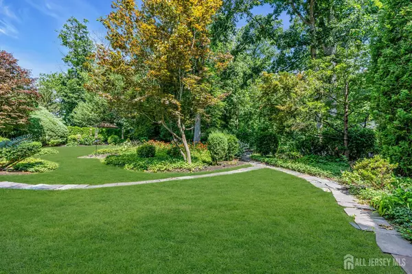 Matawan, NJ 07747,30 Daniel DR