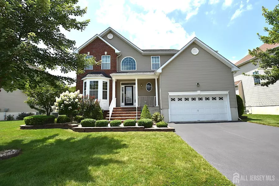 25 Maxwell RD, Monroe, NJ 08831