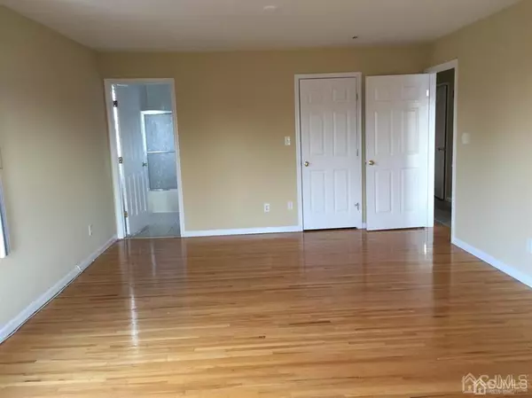 Carteret, NJ 07008,22 N Whittier ST #B