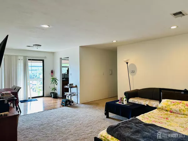 Woodbridge Proper, NJ 07095,144-G Beverly Hill TER #G