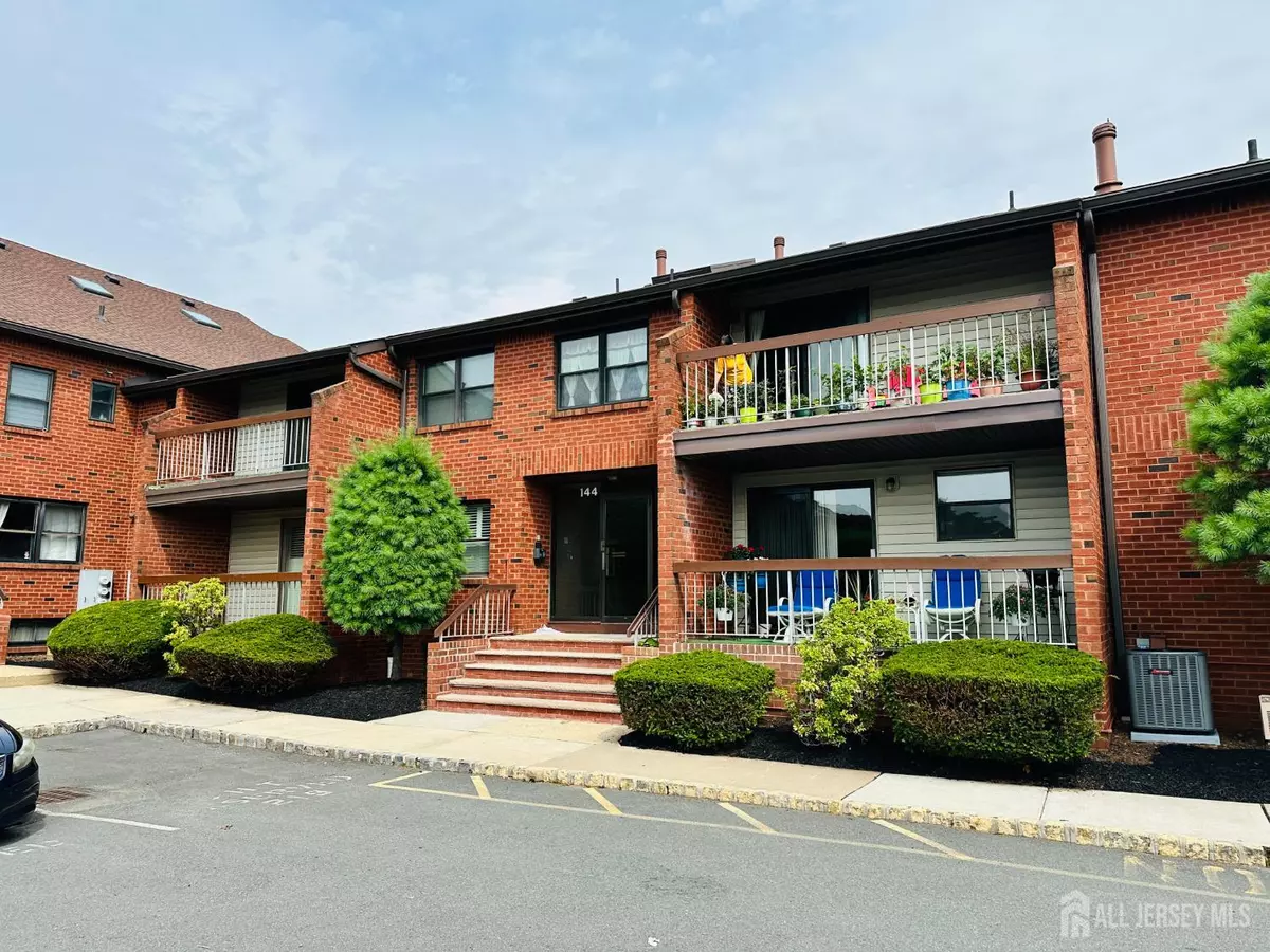 Woodbridge Proper, NJ 07095,144-G Beverly Hill TER #G