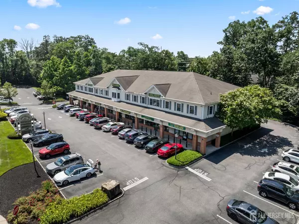 Jamesburg, NJ 08831,333 Forsgate DR #4