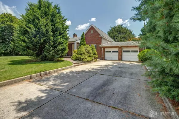 294 Fresh Pond RD, South Brunswick, NJ 08902