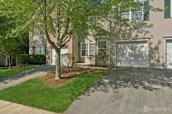 44 Windsong CIR, East Brunswick, NJ 08816