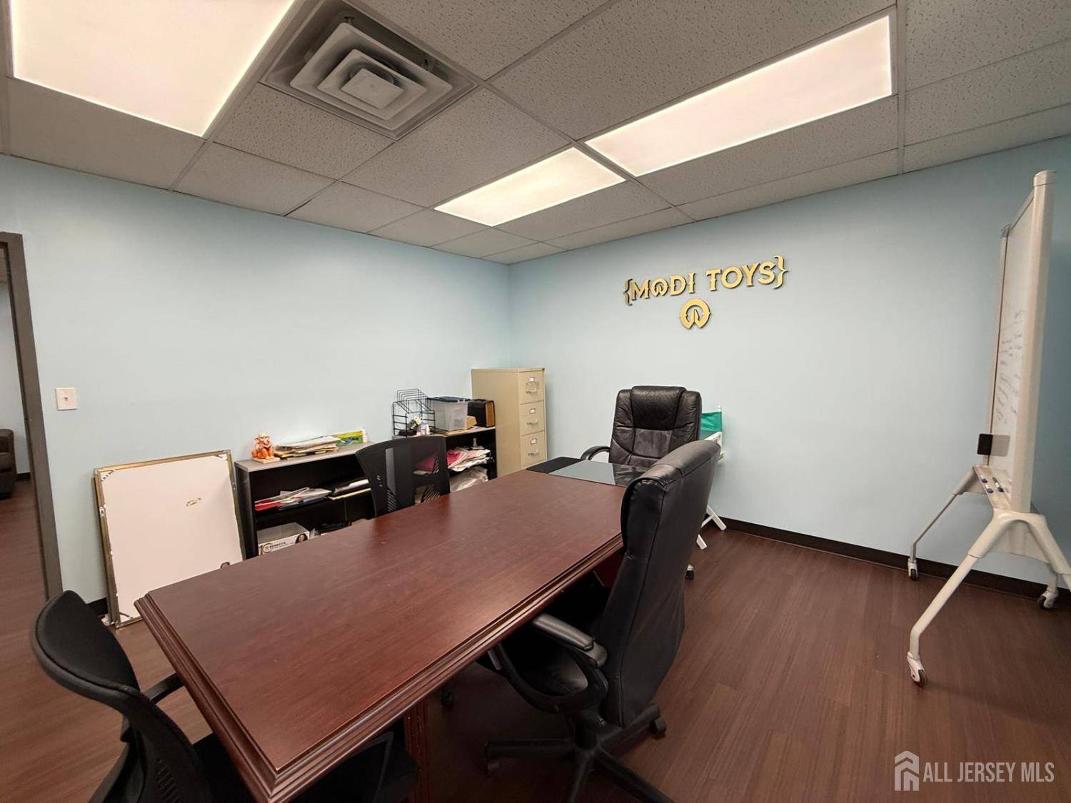 Edison, NJ 08837,13 Coral ST