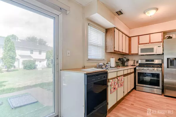 East Brunswick, NJ 08816,62 La Rue LN