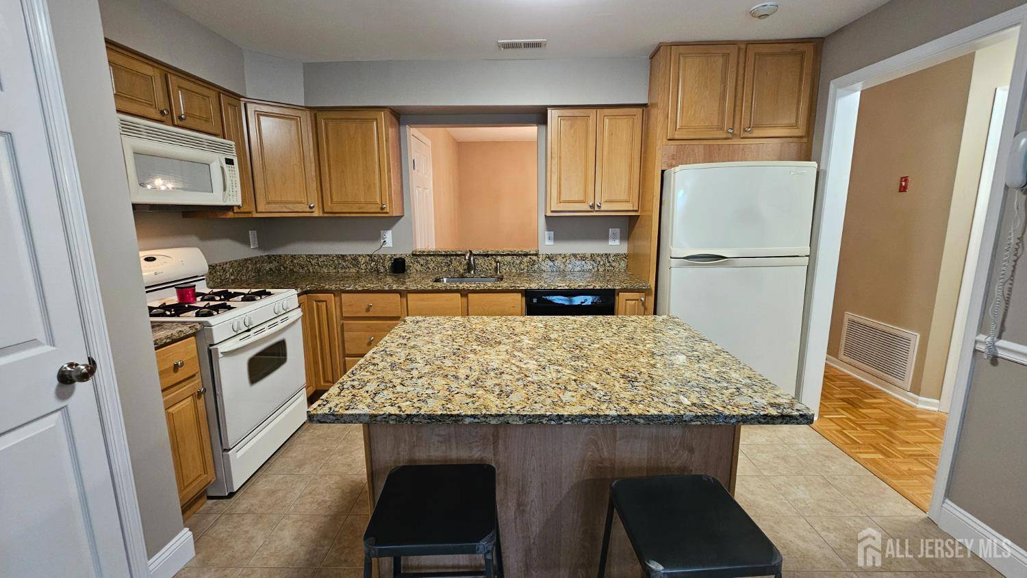 Monroe, NJ 08831,3-C Rutland LN