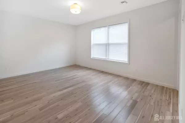 Newark, NJ 07106,73 Stuyvesant AVE #1