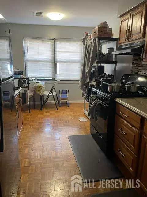 Edison, NJ 08817,1703 Raspberry CT