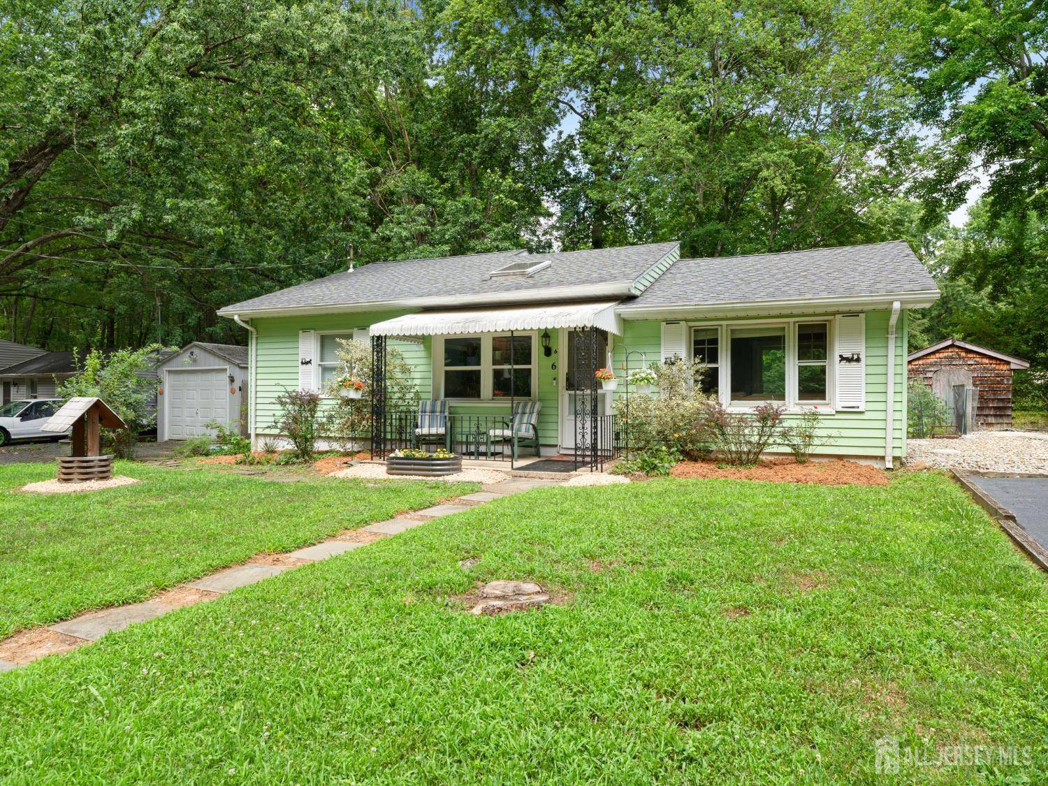Monroe, NJ 08831,6 Diana LN