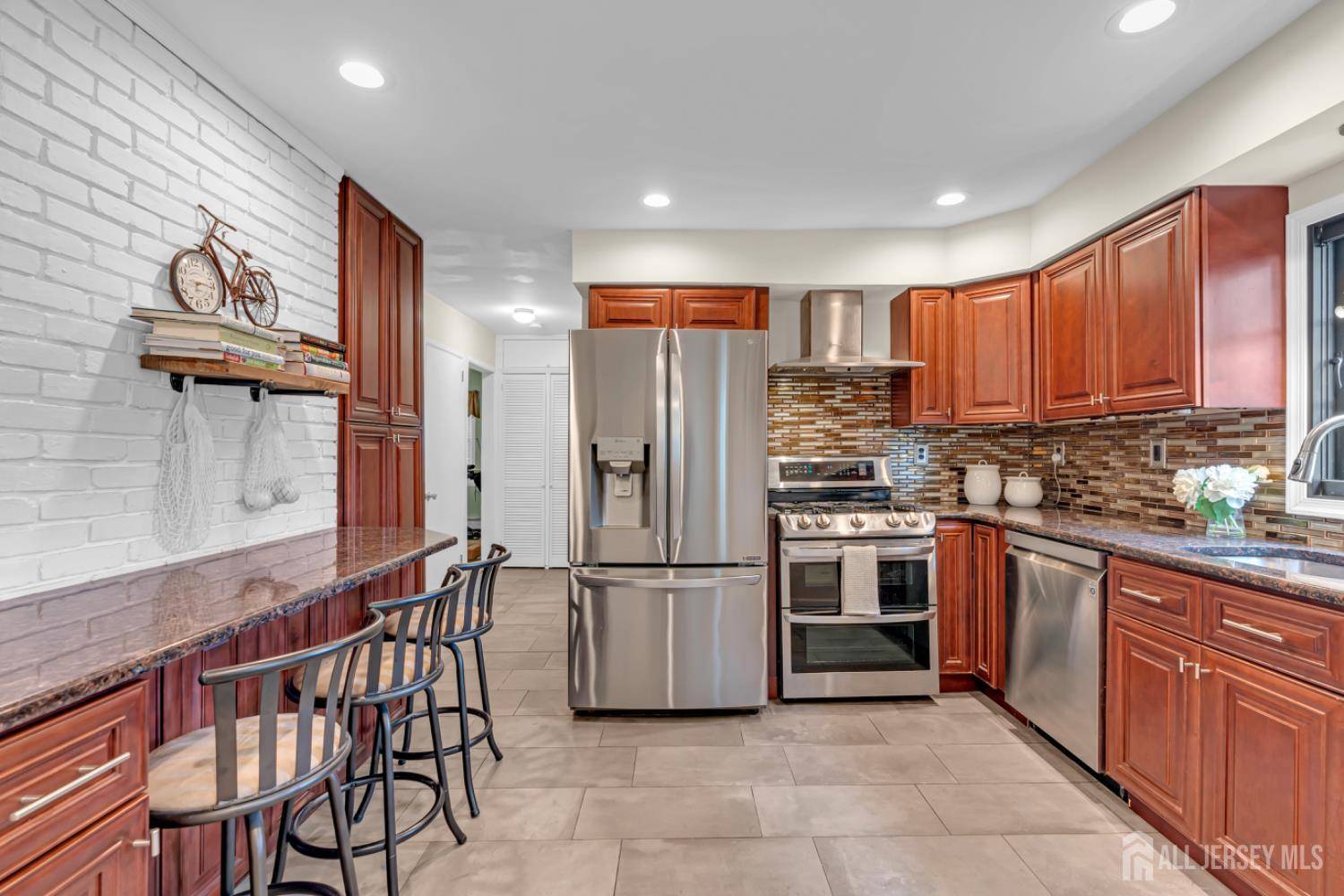 Colonia, NJ 07067,90 Ridge RD