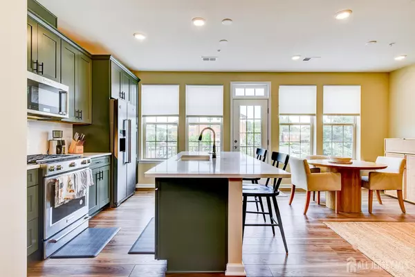 Somerville, NJ 08876,1005 Station RD