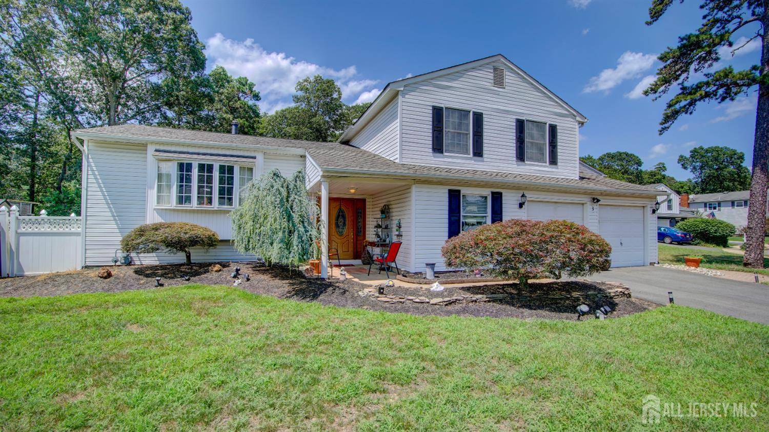 3 Feathertree CT, Howell, NJ 07731