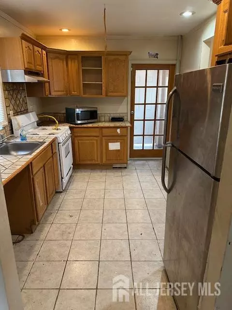 Edison, NJ 08817,8 E Germantown AVE E