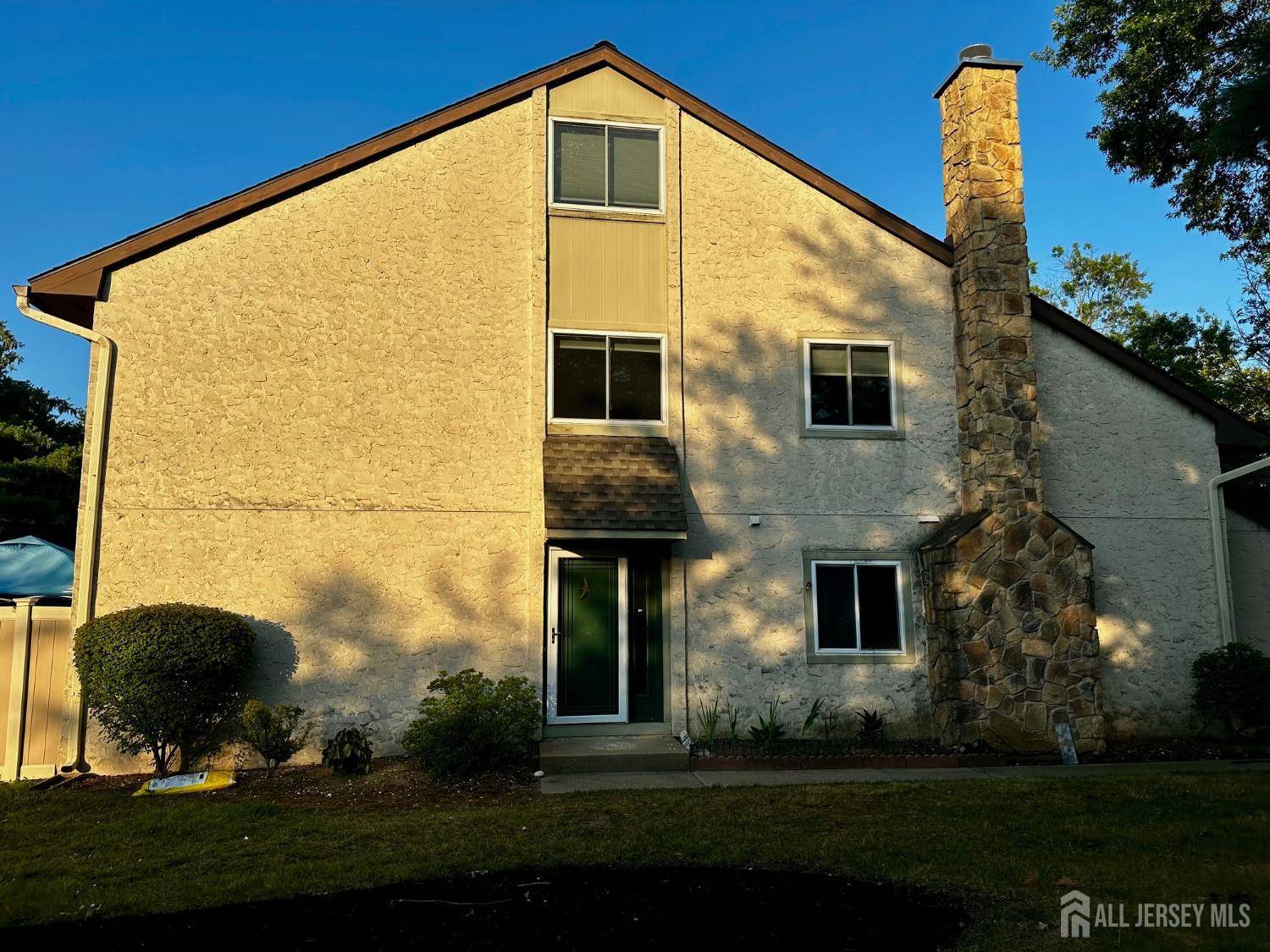 99 Thoreau DR, Plainsboro, NJ 08536