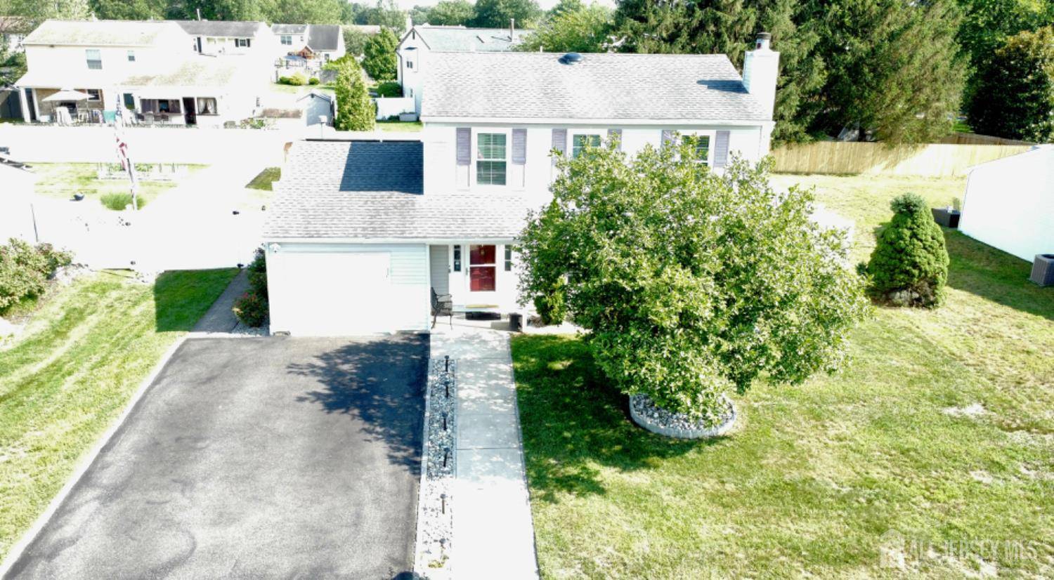 33 Snowdrift LN, Howell, NJ 07731