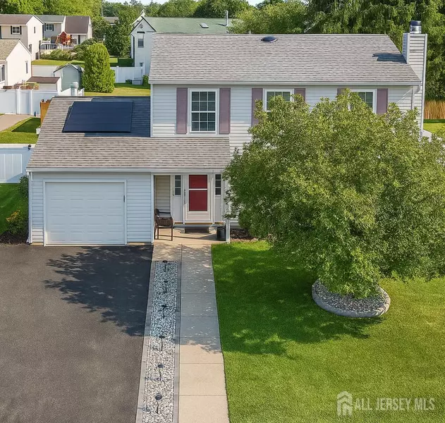 33 Snowdrift LN, Howell, NJ 07731